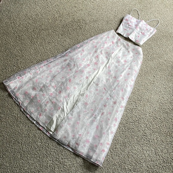 ✨Pink and White Top + Long Skirt Set✨ - Picture 4 of 16